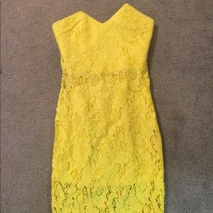Bebe Size 4 Yellow Lace Dress